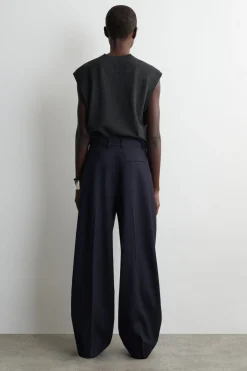 LOCKERE HOSE AUS TWILL MIT WEITEM BEIN