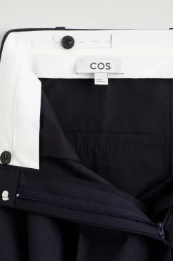 LOCKERE HOSE AUS TWILL MIT WEITEM BEIN