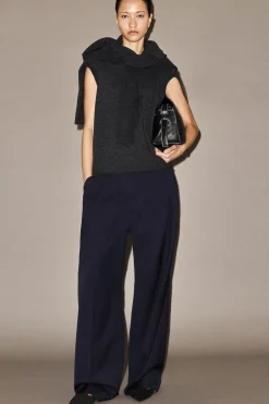 LOCKERE HOSE AUS TWILL MIT WEITEM BEIN
