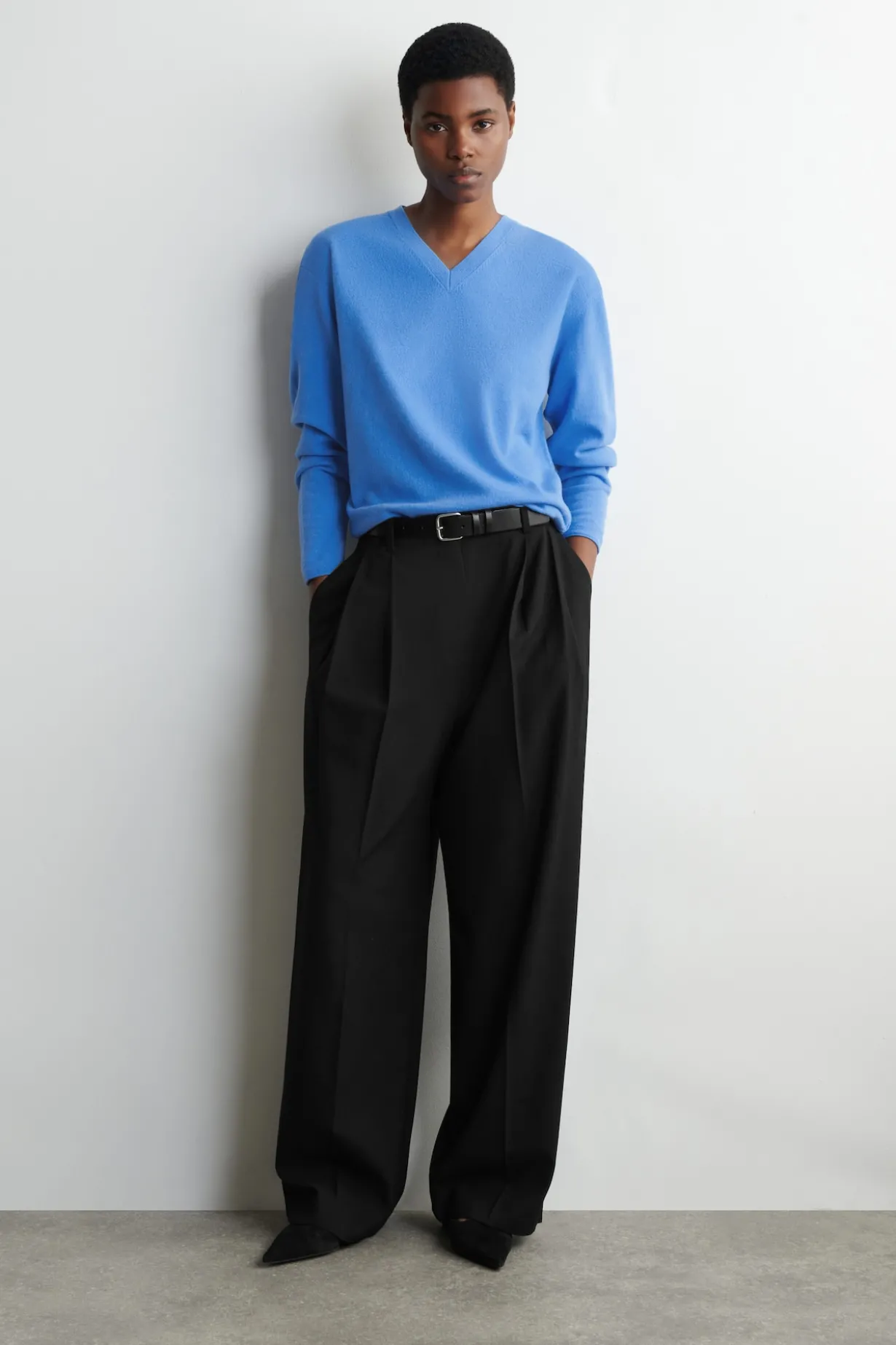 LOCKERE HOSE AUS TWILL MIT WEITEM BEIN