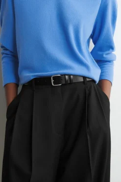 LOCKERE HOSE AUS TWILL MIT WEITEM BEIN
