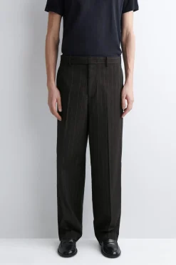 LOCKERE HOSE MIT WEITEM BEIN UND NADELSTREIFEN