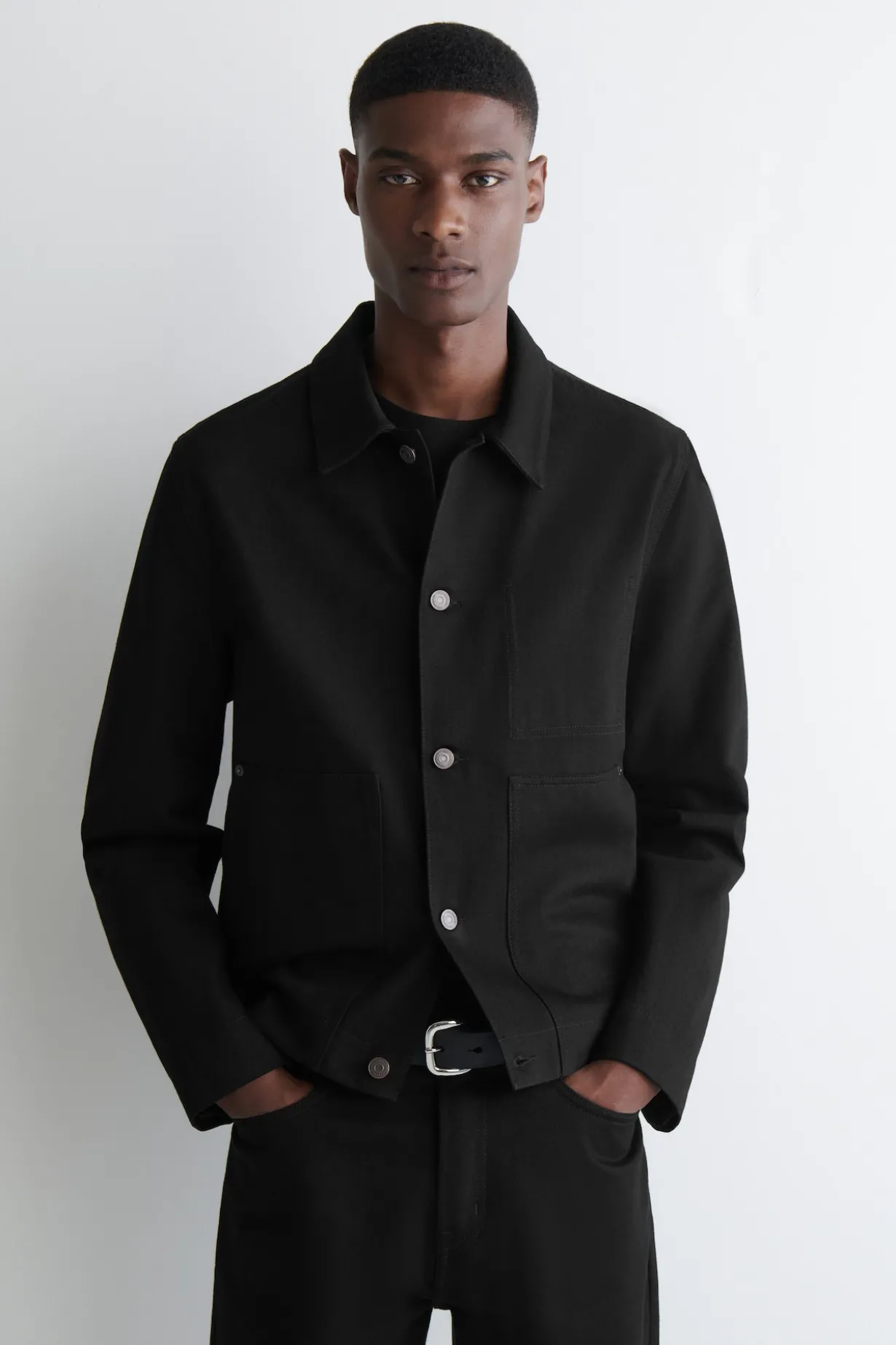 LOCKERE JEANSJACKE MIT WEBKANTE