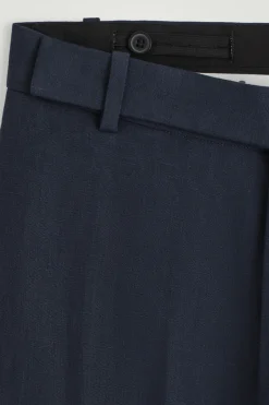 LOCKERE LEINENHOSE MIT GERADEM BEIN