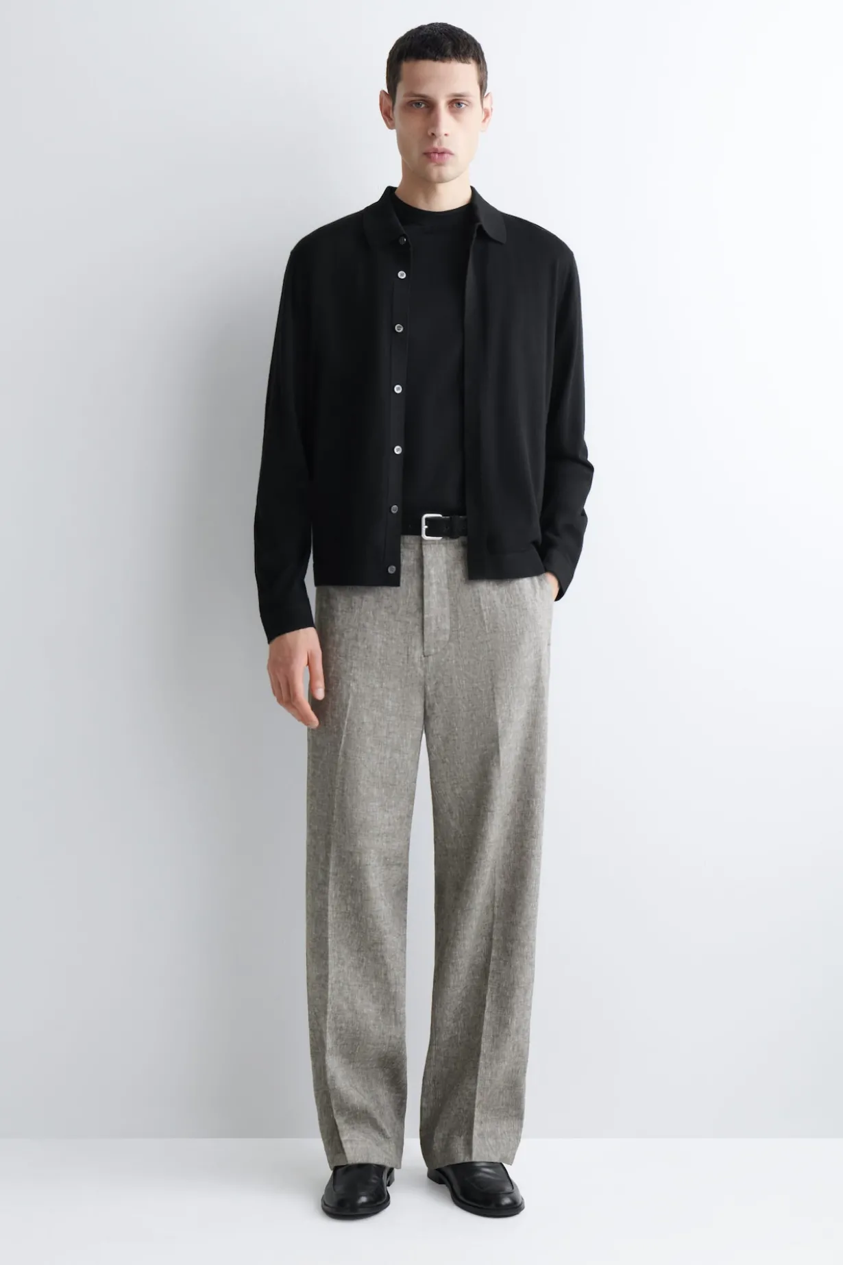 LOCKERE LEINENHOSE MIT GERADEM BEIN