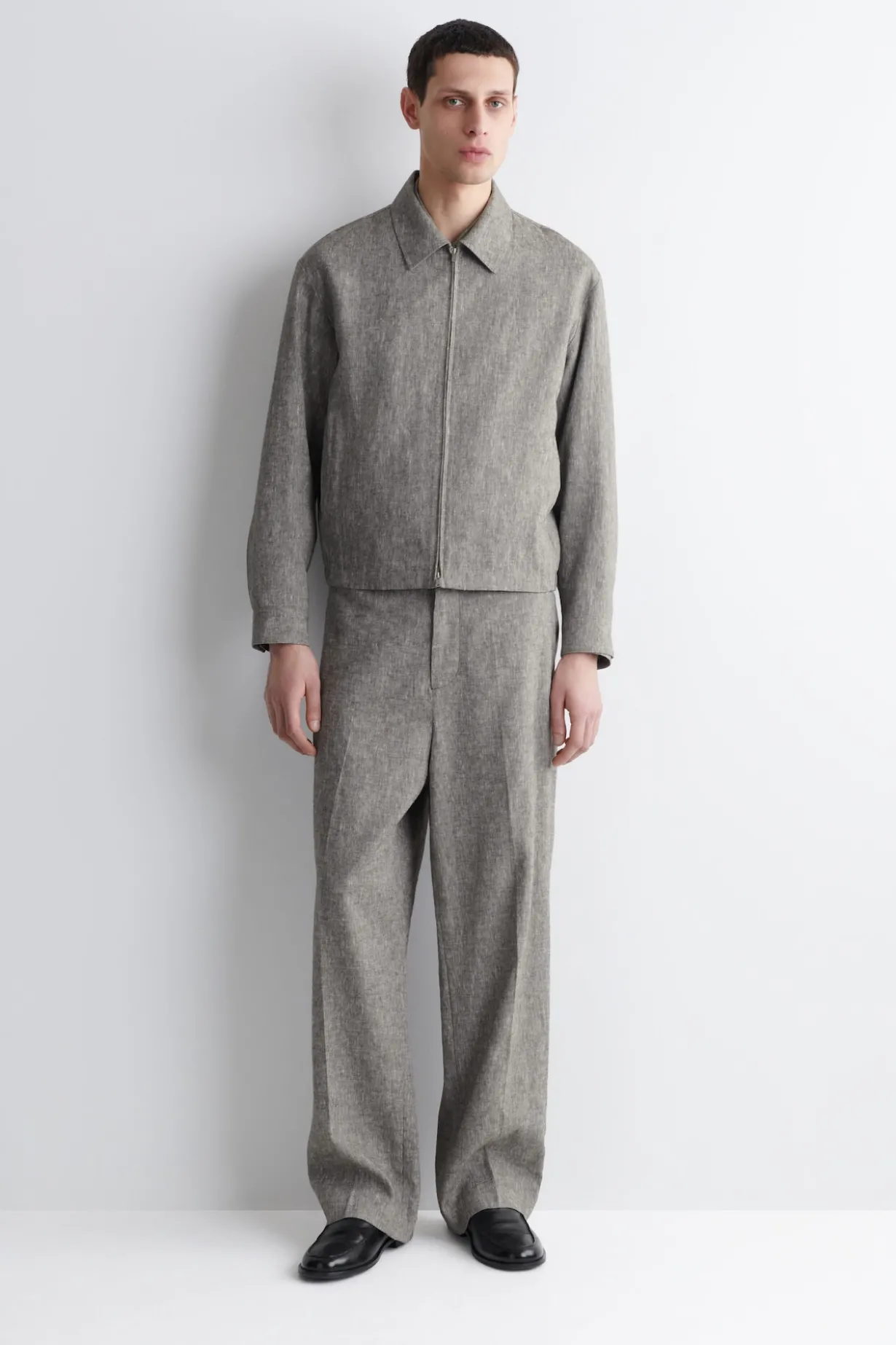 LOCKERE LEINENHOSE MIT GERADEM BEIN
