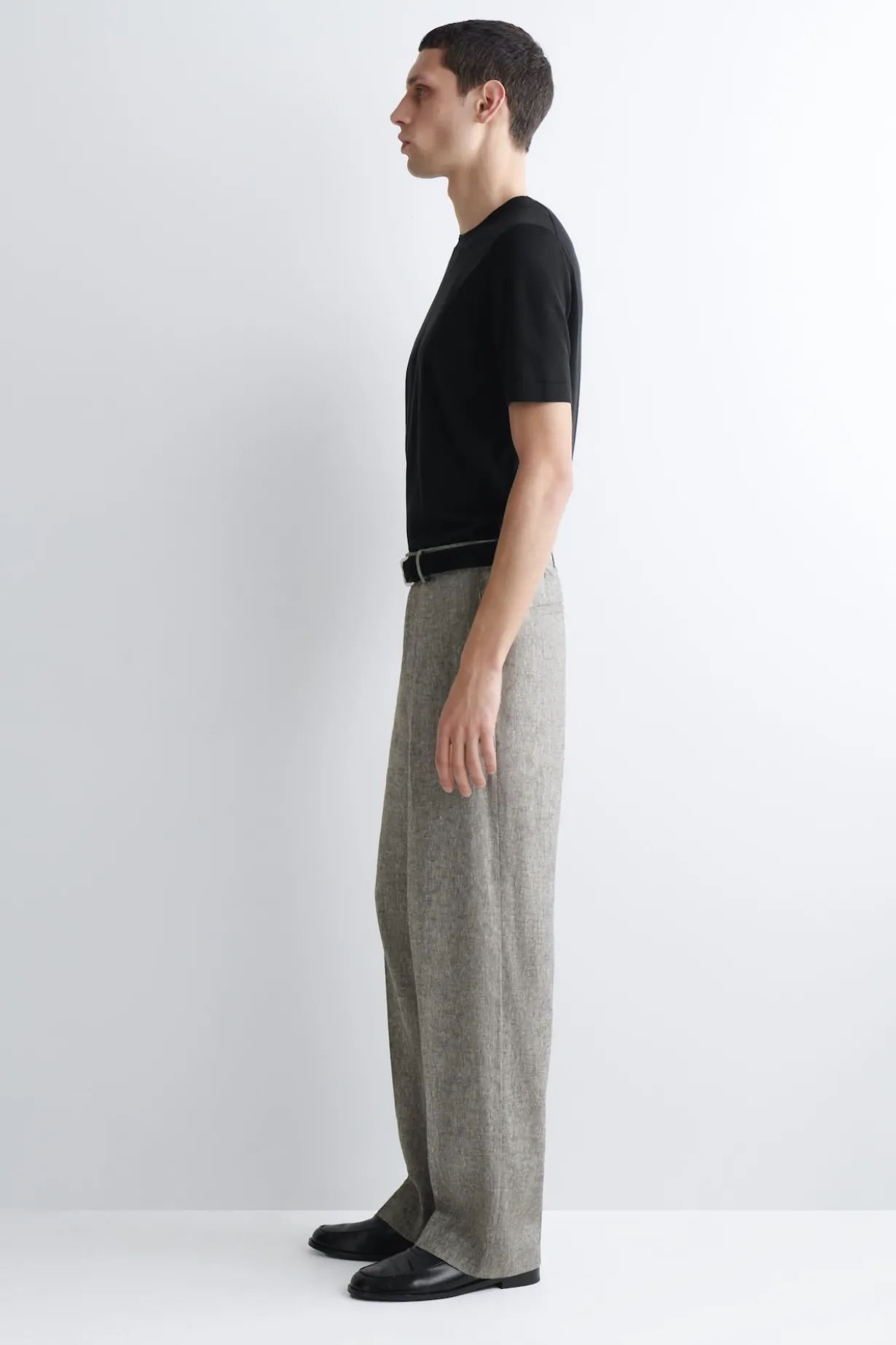 LOCKERE LEINENHOSE MIT GERADEM BEIN