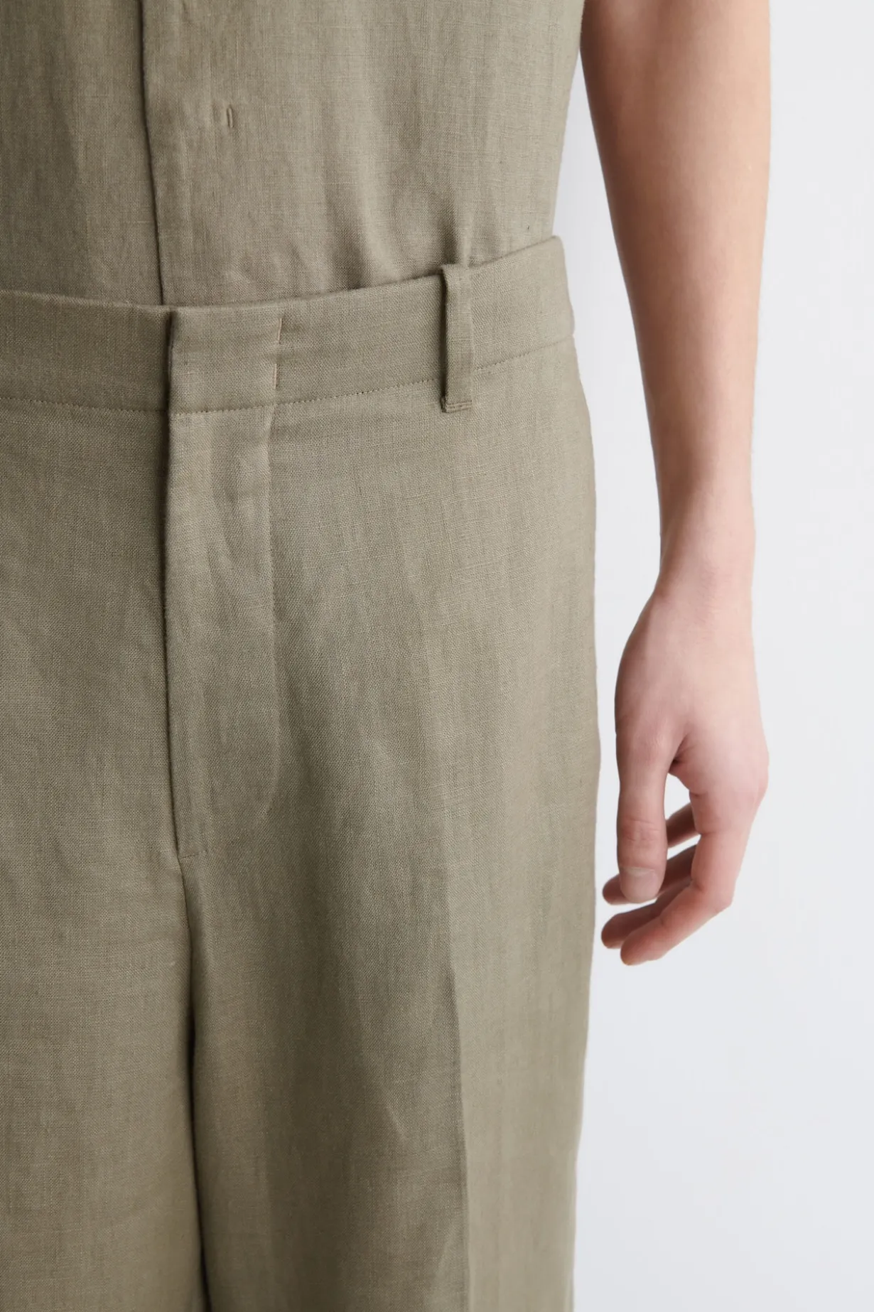 LOCKERE LEINENHOSE MIT GERADEM BEIN