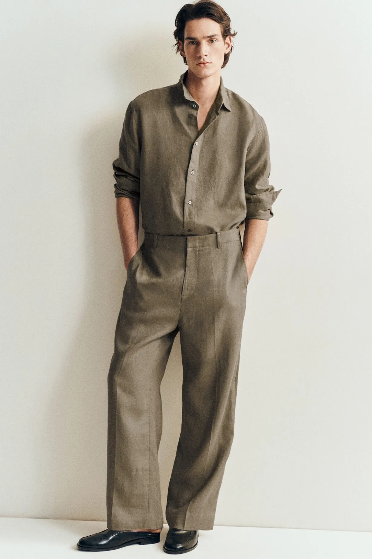 LOCKERE LEINENHOSE MIT GERADEM BEIN