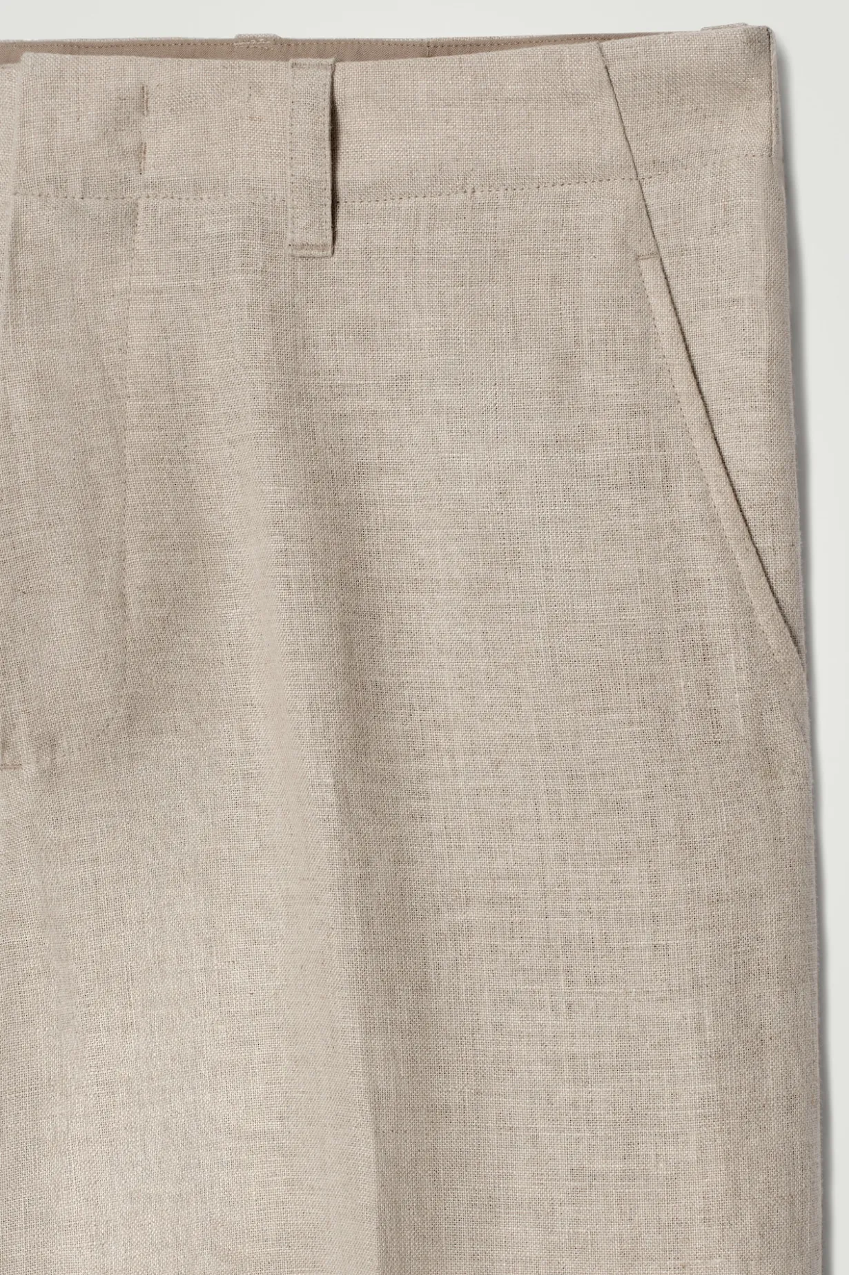 LOCKERE LEINENHOSE MIT SCHMAL ZULAUFENDEM BEIN