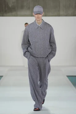 LOCKERE LEINENHOSE MIT WEITEM BEIN