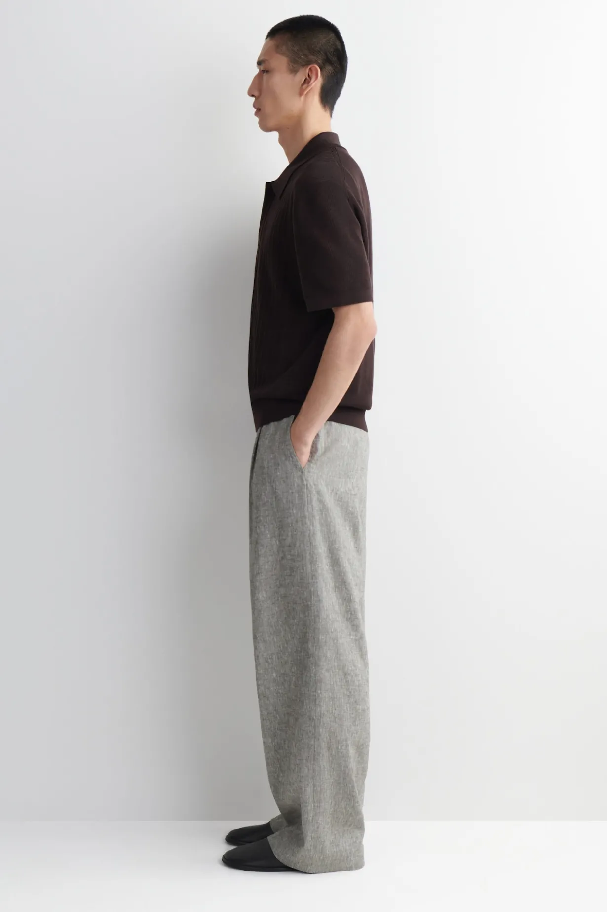 LOCKERE LEINENHOSE MIT WEITEM BEIN