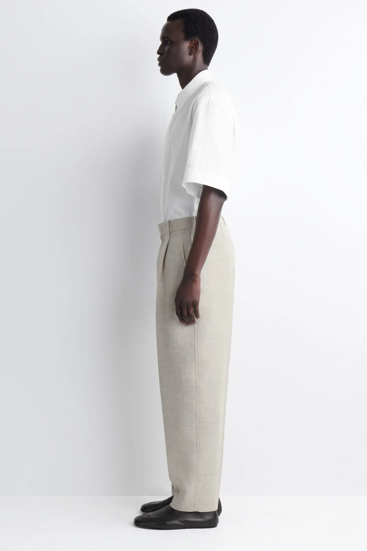 LOCKERE LEINEN-WOLLHOSE MIT BARREL-BEIN