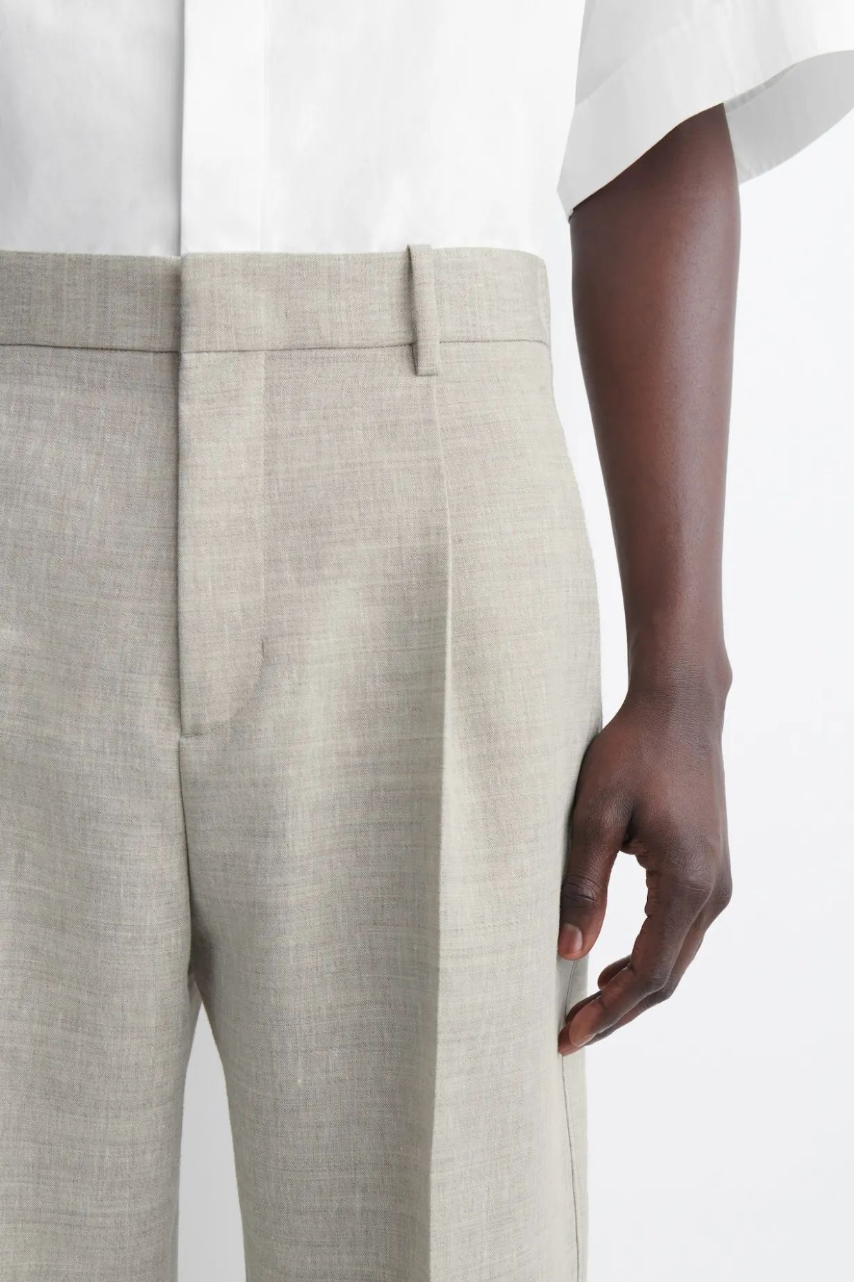 LOCKERE LEINEN-WOLLHOSE MIT BARREL-BEIN