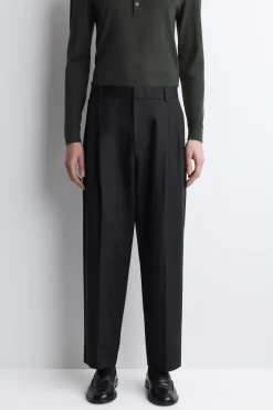 LOCKERE, SCHMAL ZULAUFENDE HOSE MIT FALTEN