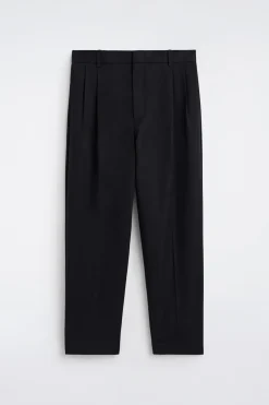 LOCKERE, SCHMAL ZULAUFENDE HOSE MIT FALTEN
