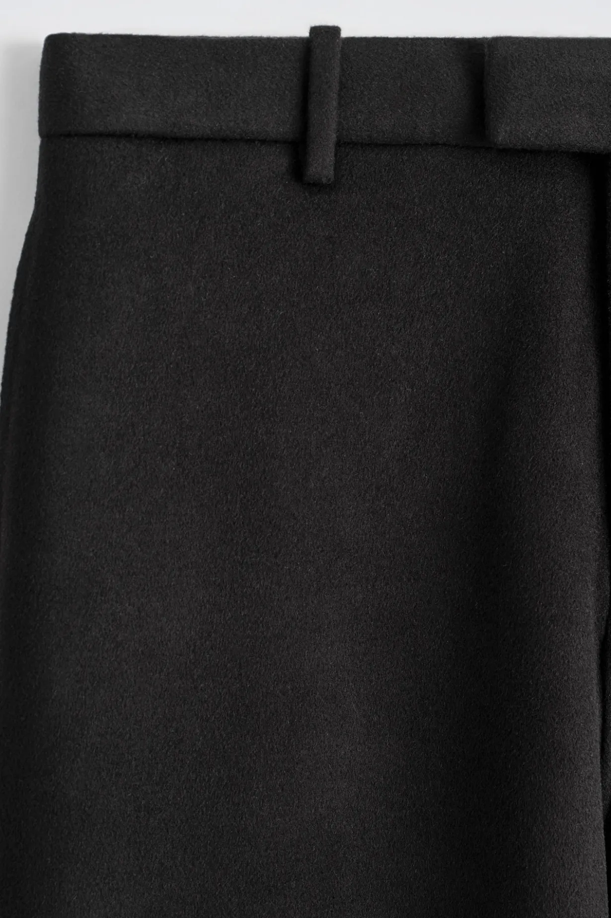 LOCKERE WOLLHOSE MIT GERADEM BEIN