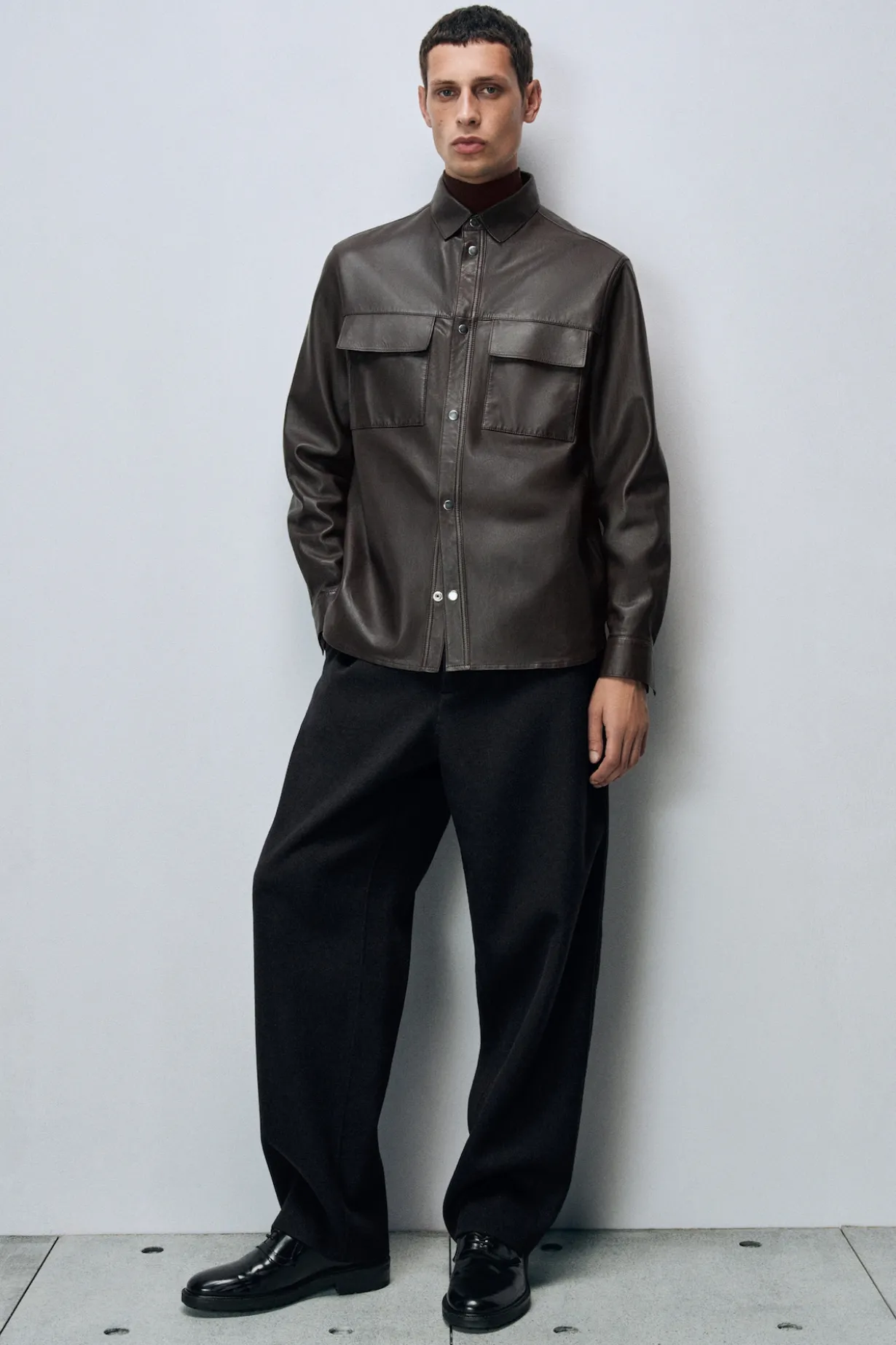 LOCKERE WOLLHOSE MIT GERADEM BEIN