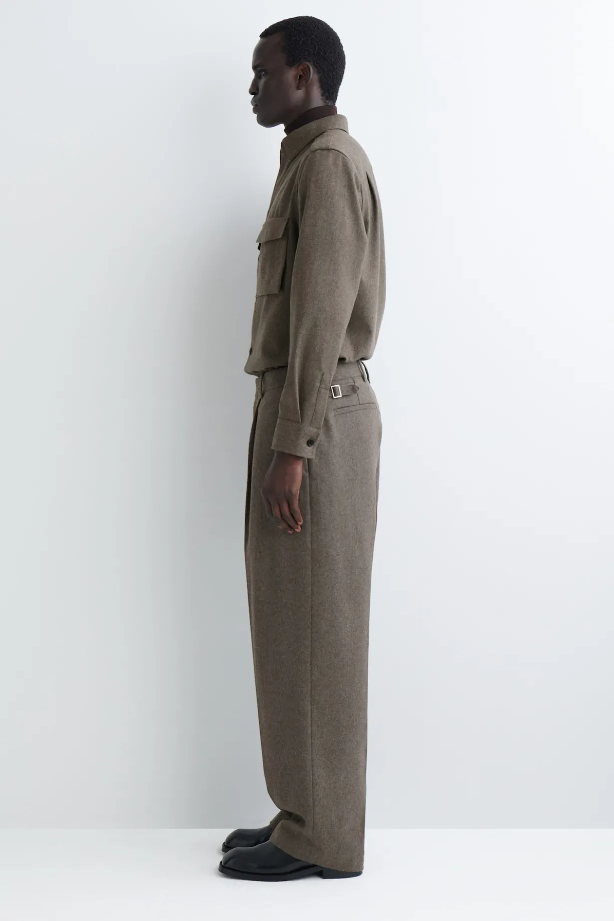 LOCKERE WOLLHOSE MIT GERADEM BEIN