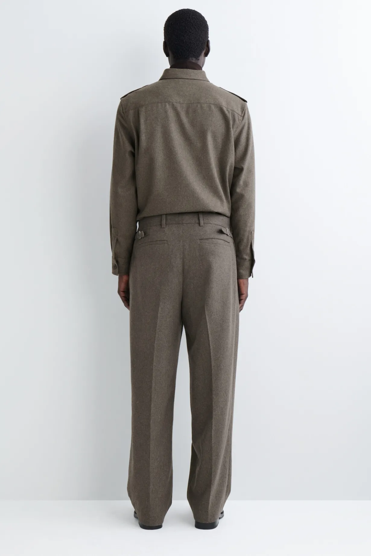 LOCKERE WOLLHOSE MIT GERADEM BEIN