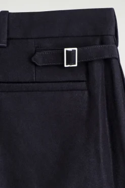 LOCKERE WOLLHOSE MIT GERADEM BEIN