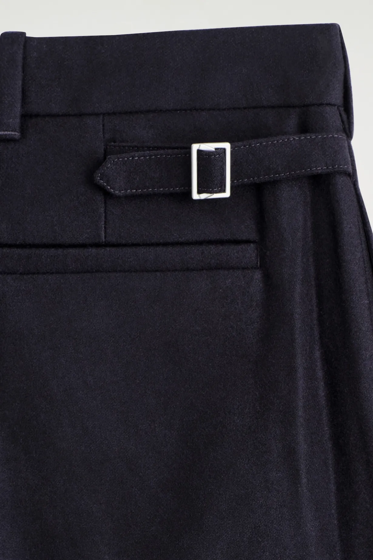 LOCKERE WOLLHOSE MIT GERADEM BEIN