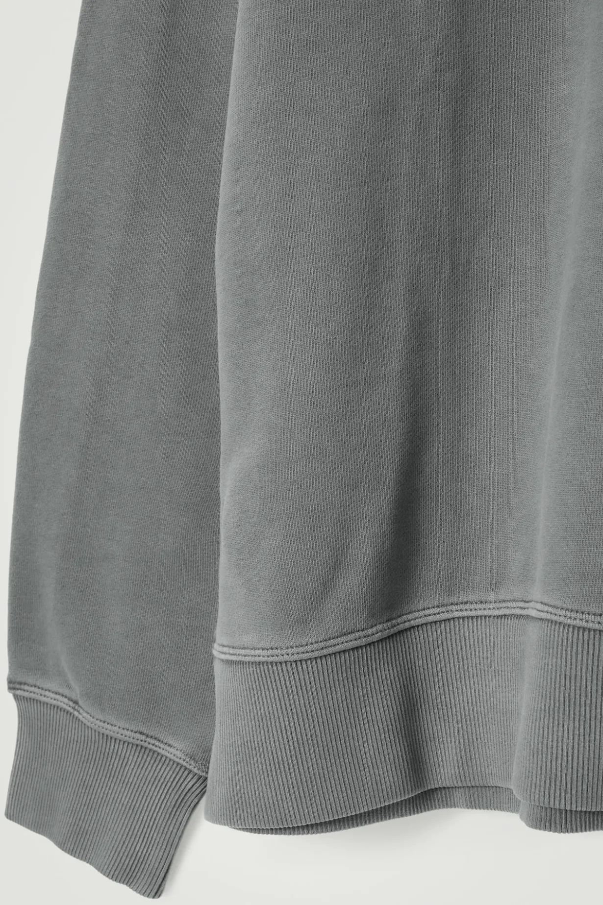 LOCKERES SWEATSHIRT AUS VORGEWASCHENER BAUMWOLLE