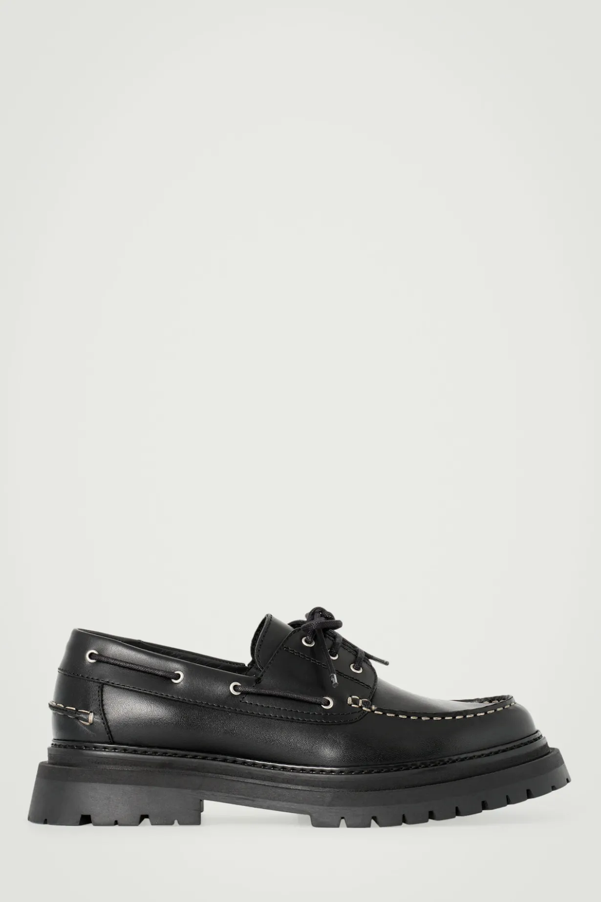 MARKANTE BOOTSSCHUHE AUS LEDER