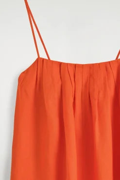 MAXIKLEID AUS LEINEN MIT FALTEN
