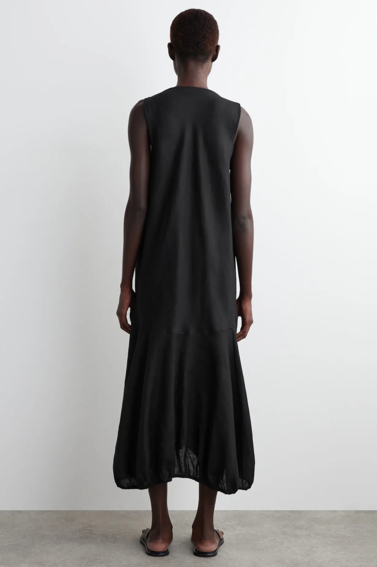 MAXIKLEID AUS LEINEN MIT ELASTISCHEM SAUM