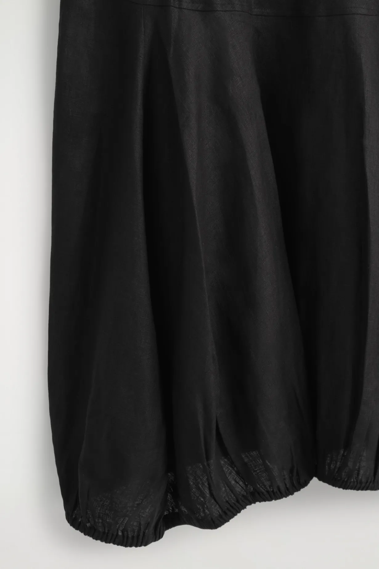 MAXIKLEID AUS LEINEN MIT ELASTISCHEM SAUM