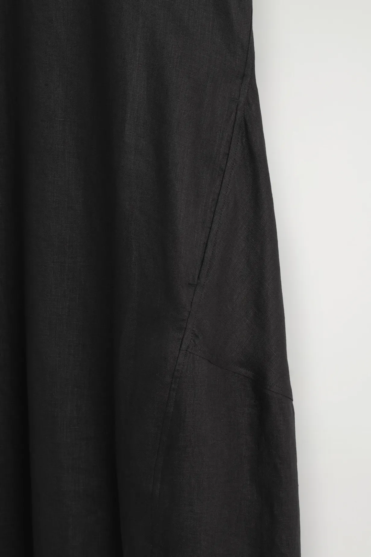 MAXIKLEID AUS LEINEN MIT ELASTISCHEM SAUM
