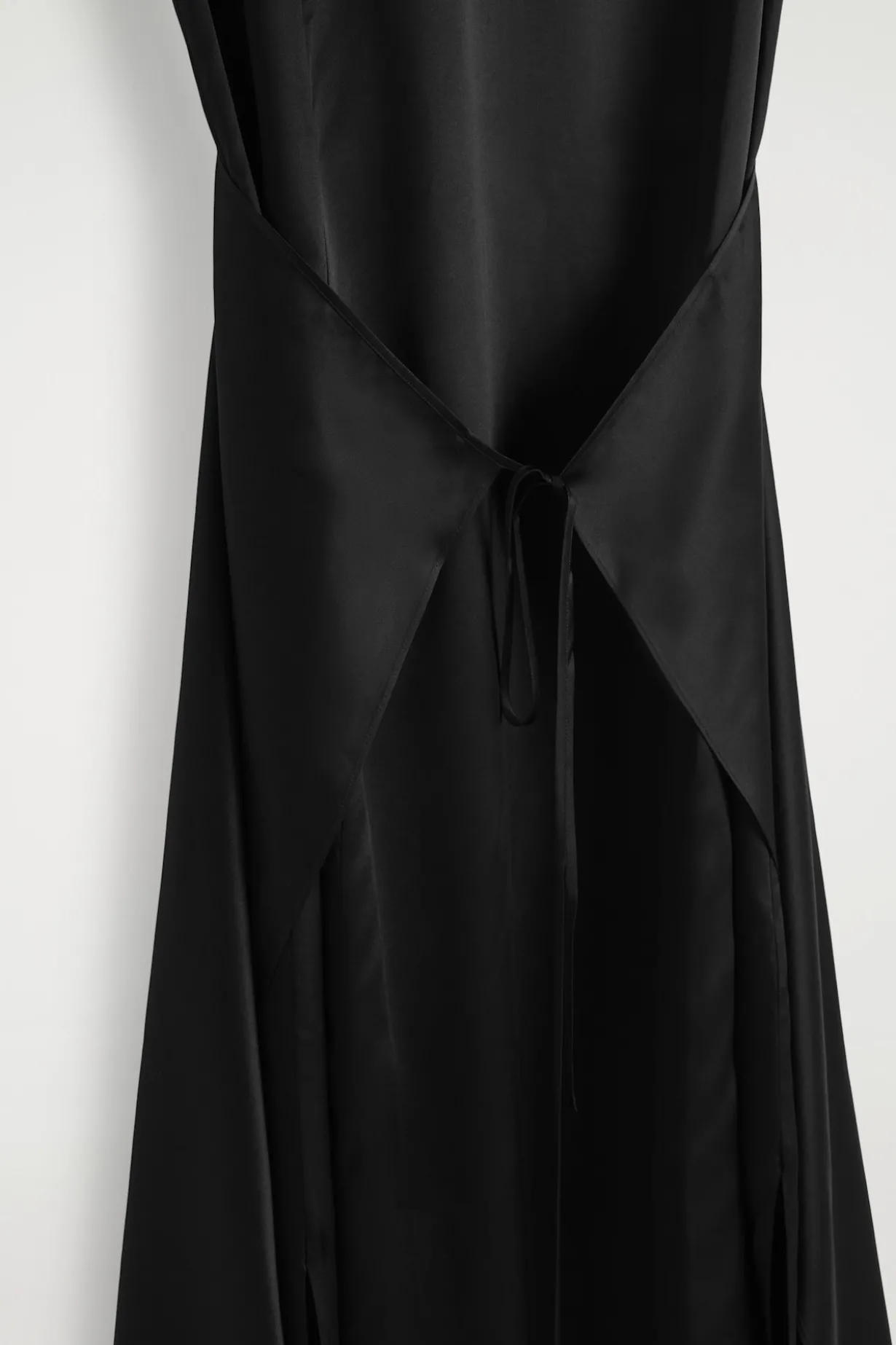 MAXIKLEID AUS SEIDE MIT WICKELFRONT