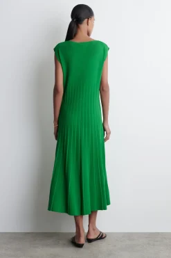 MAXIKLEID MIT FALTEN