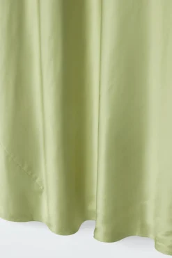 MAXIKLEID MIT SCHRÄGEM STOFFVERLAUF