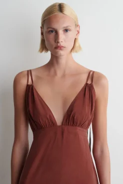 MAXIKLEID MIT V-AUSSCHNITT UND RAFFUNGEN
