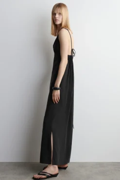 MAXIKLEID MIT V-AUSSCHNITT UND RAFFUNGEN