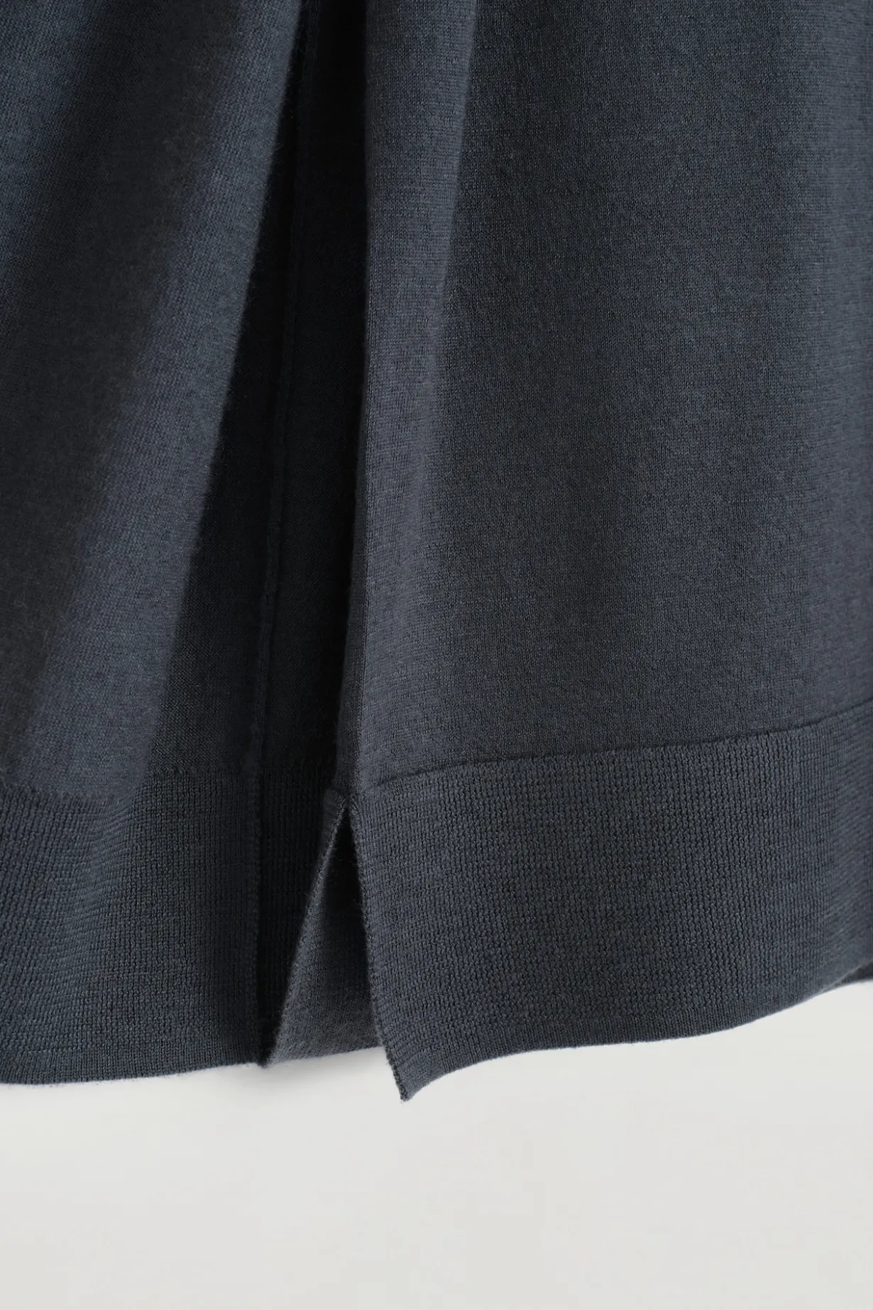 MEHRLAGIGE STRICKJACKE AUS FEINEM KASCHMIR
