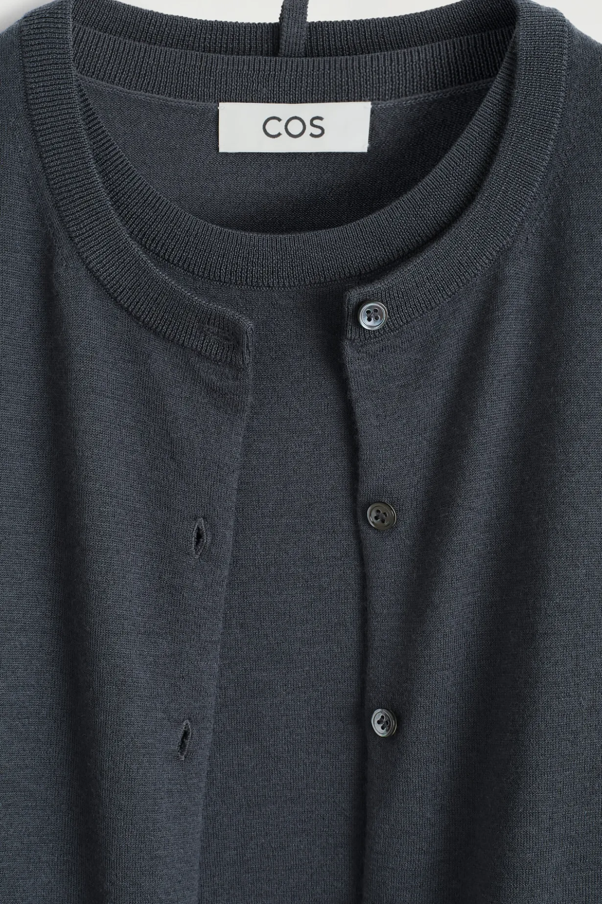 MEHRLAGIGE STRICKJACKE AUS FEINEM KASCHMIR