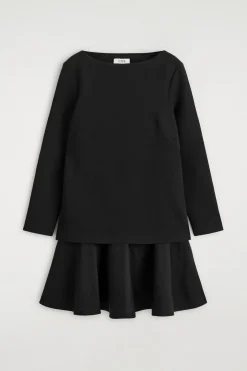 MEHRLAGIGES MINIKLEID MIT LANGEN ÄRMELN
