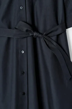 MIDI-HEMDKLEID MIT KURZEN ÄRMELN UND GÜRTEL