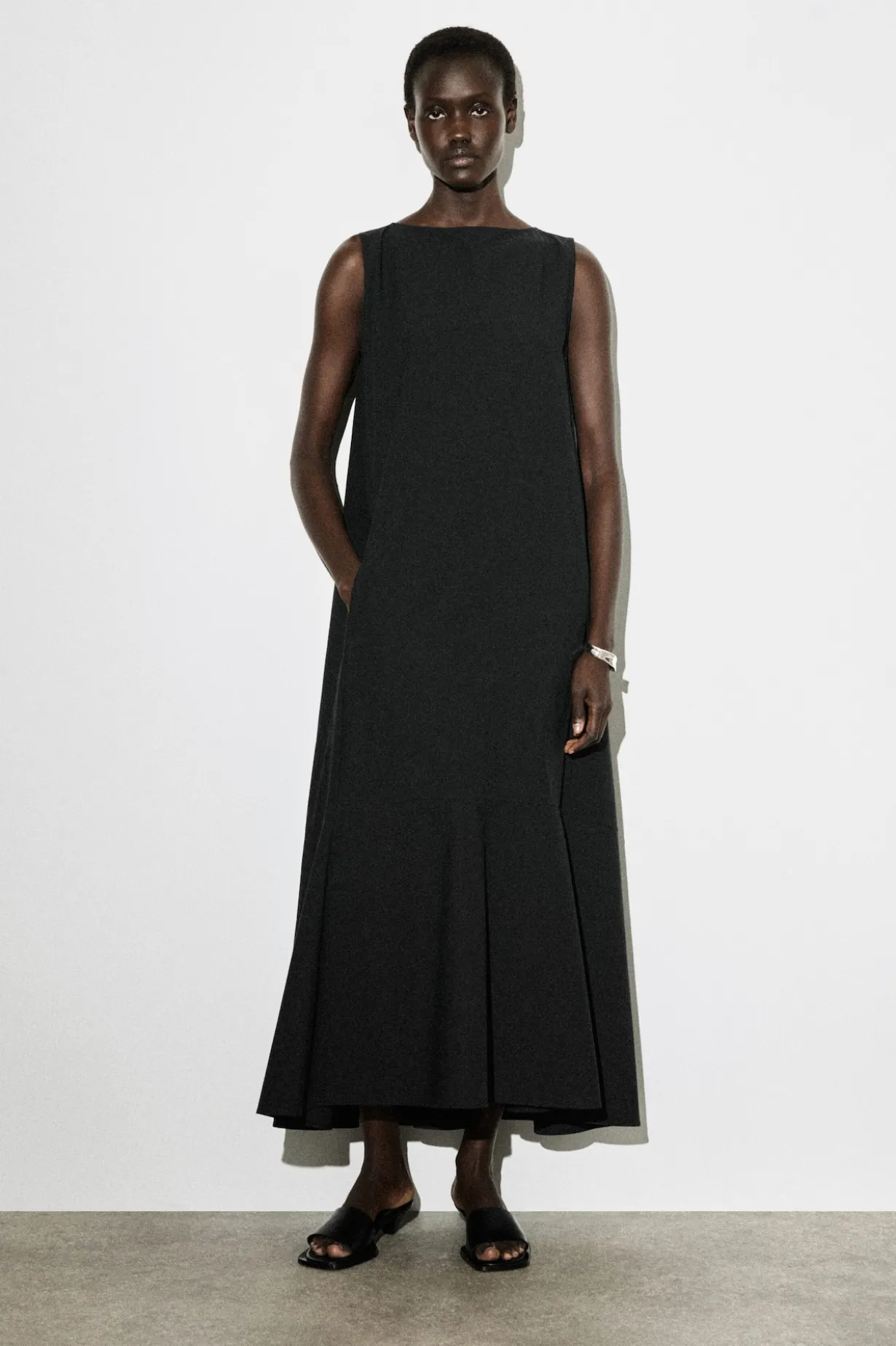 MIDIKLEID AUS BAUMWOLLE MIT ABGESETZTEM SAUM