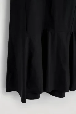 MIDIKLEID AUS BAUMWOLLE MIT ABGESETZTEM SAUM