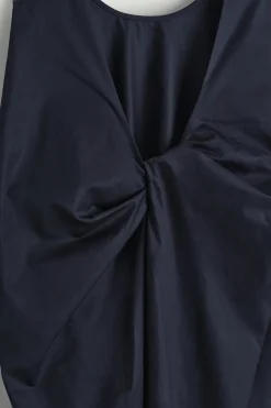 MIDIKLEID AUS BAUMWOLLE MIT TWIST-DETAIL HINTEN