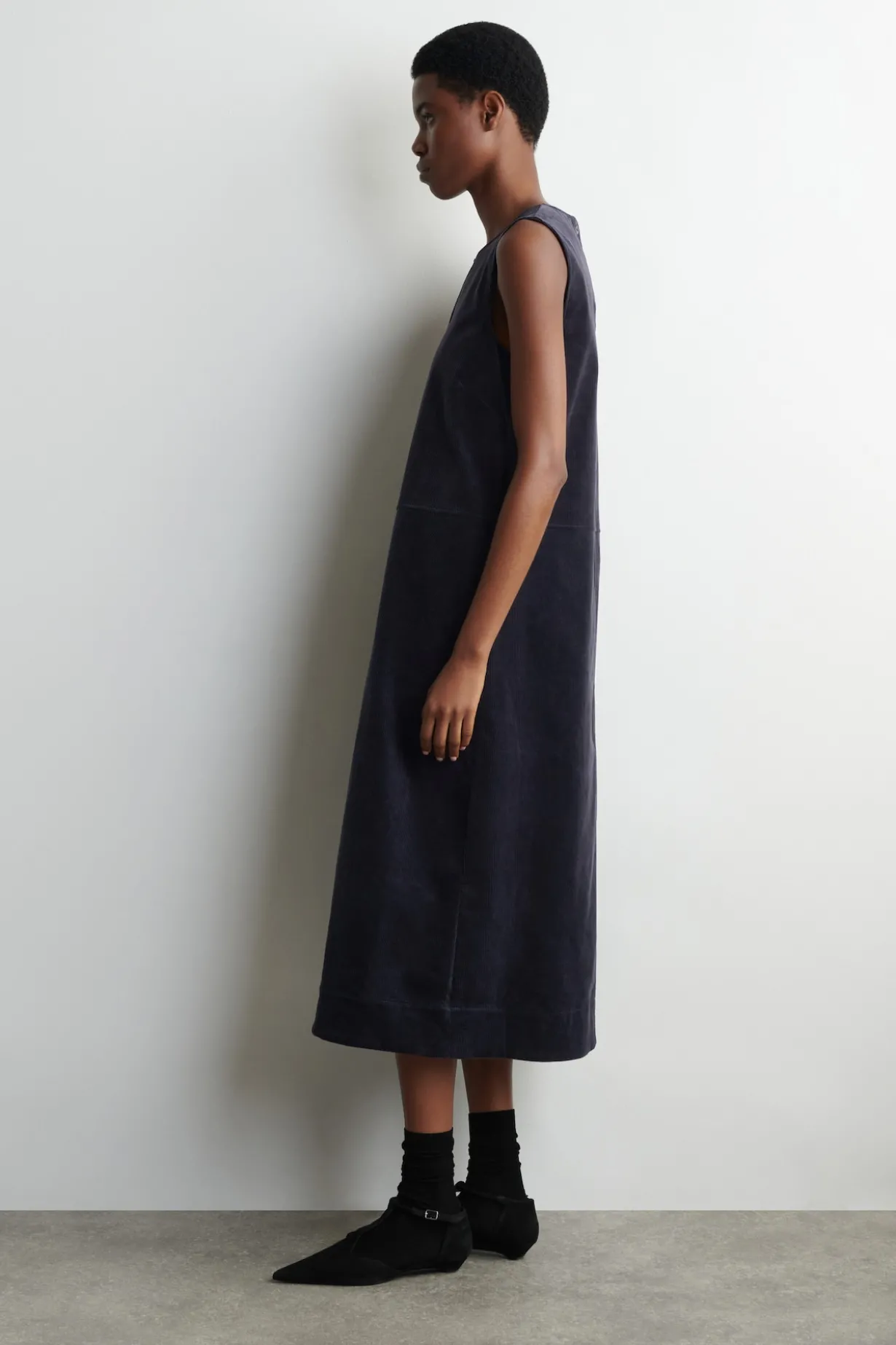 MIDIKLEID AUS CORD IN A-LINIE