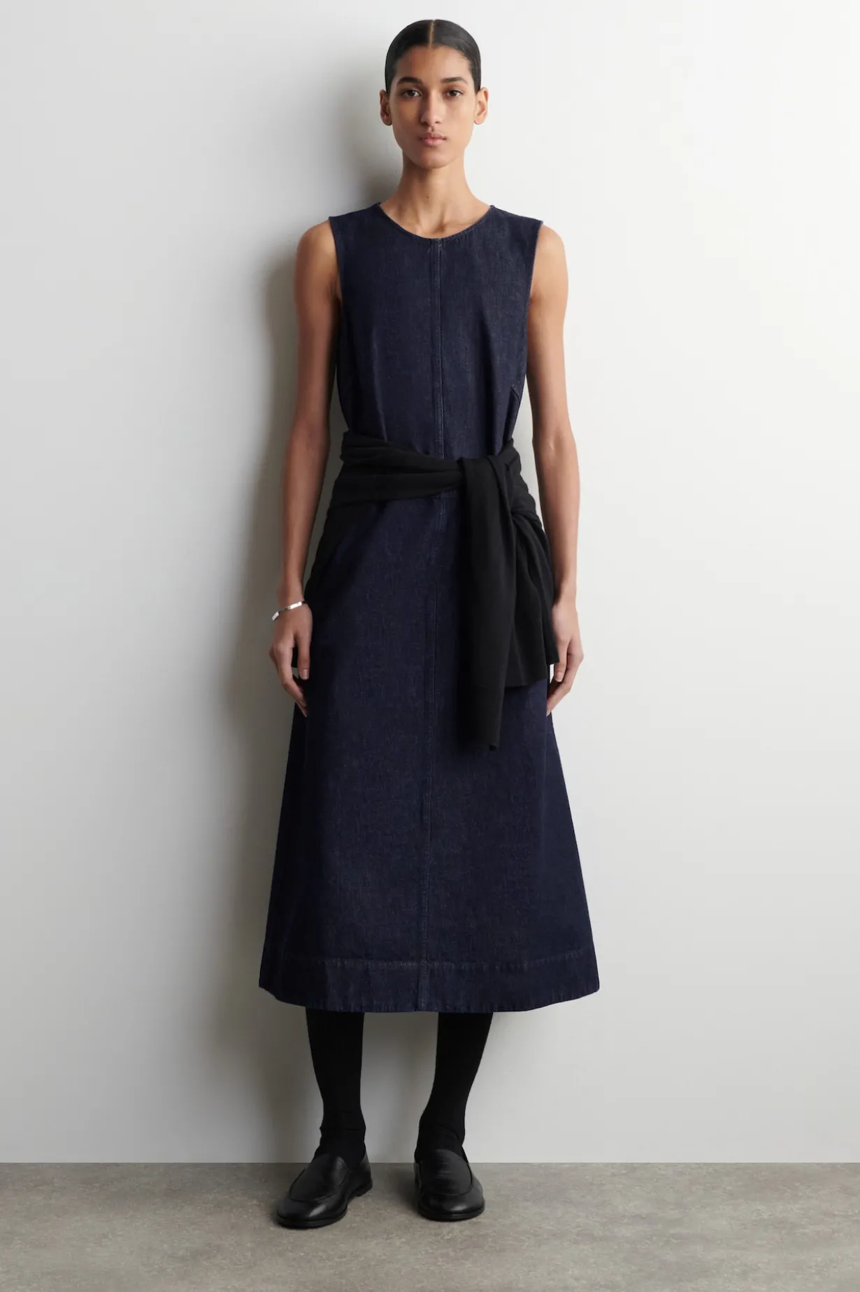 MIDIKLEID AUS DENIM IN A-LINIE