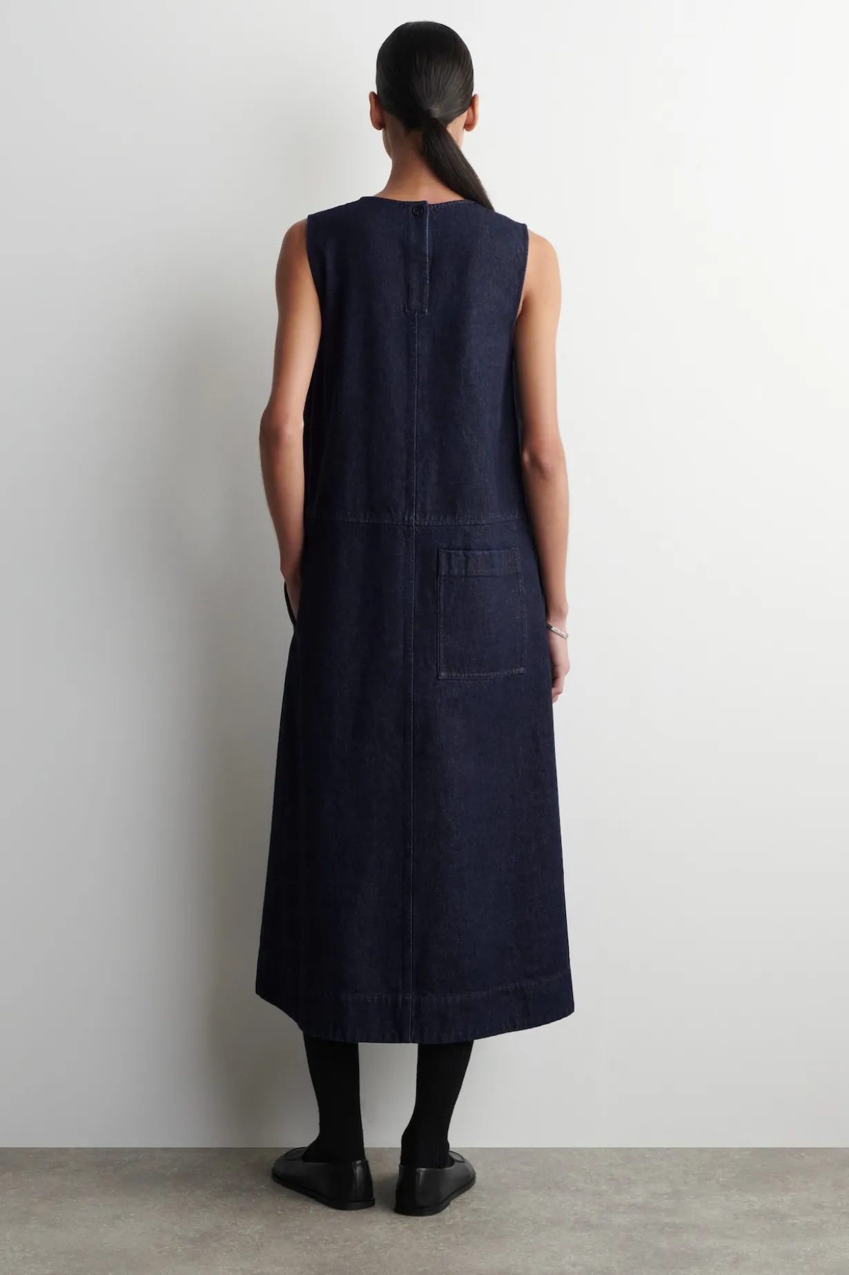 MIDIKLEID AUS DENIM IN A-LINIE