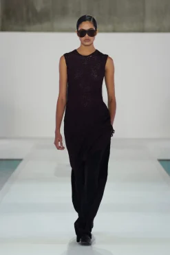 MIDIKLEID AUS GEHÄKELTEM BÄNDCHENGARN