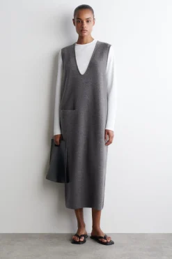 MIDIKLEID AUS GEKOCHTER WOLLE