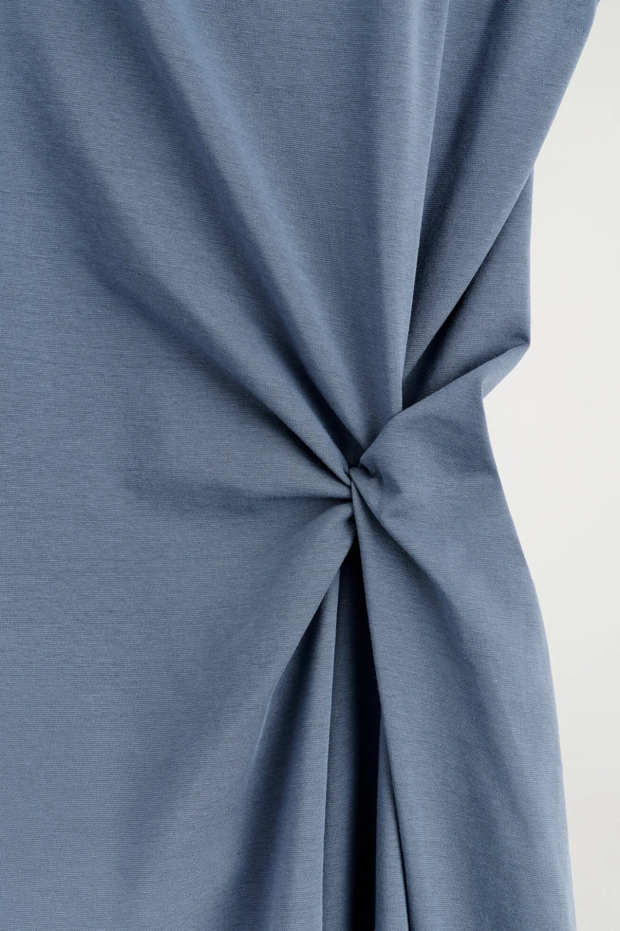 MIDIKLEID AUS JERSEY MIT TWIST-DETAIL